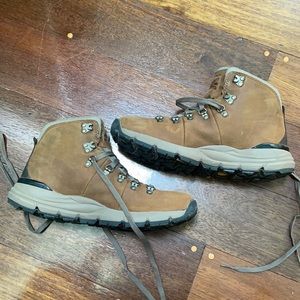 Danner Mountain boots worn twice super comfortable - great hikers, work boots